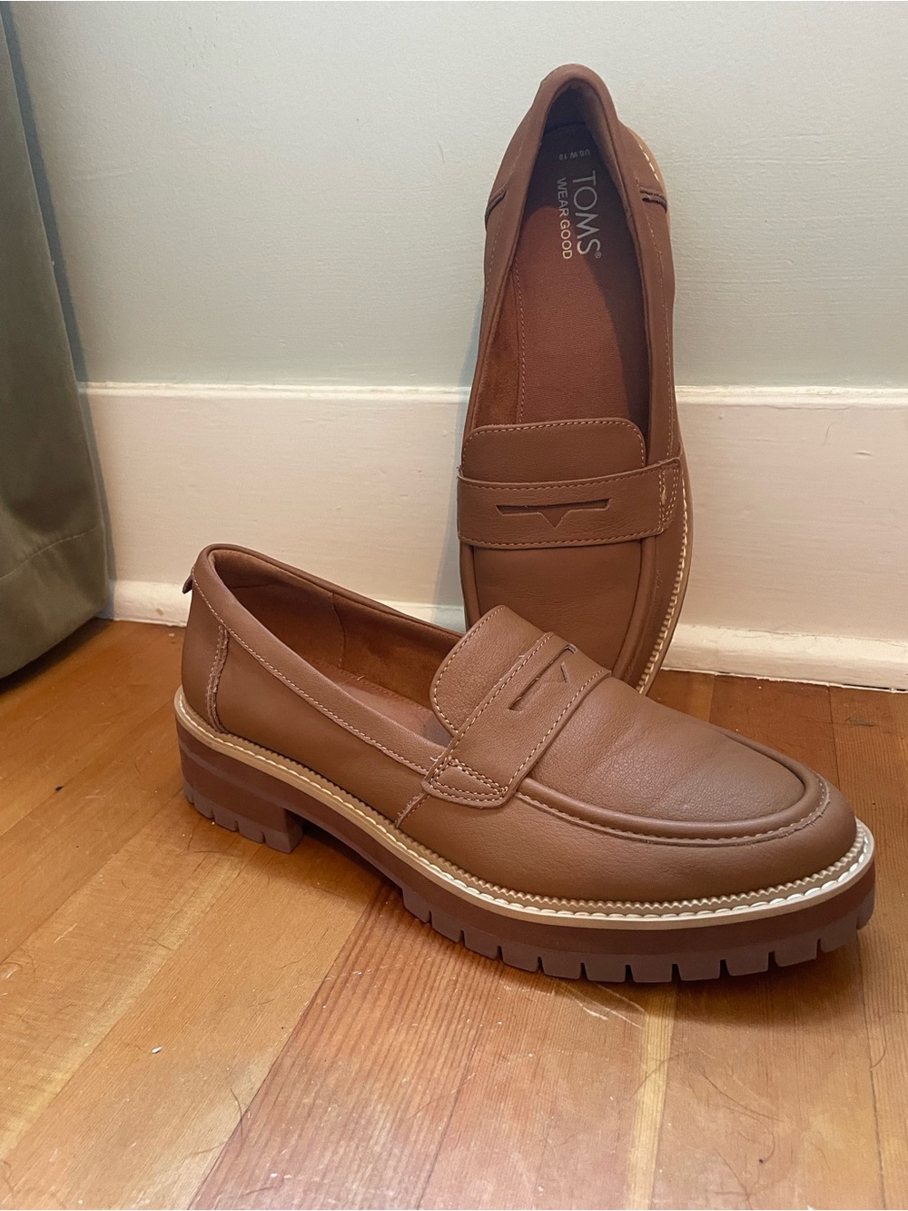 TOMS Tan Cara Loafers - Women's - Picture 4 of 10